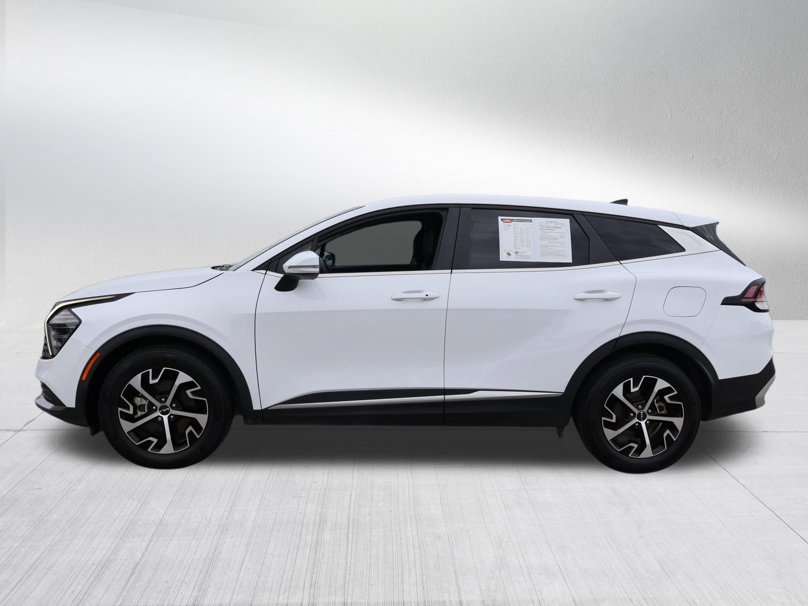 Used 2024 Kia Sportage EX FWD image 4