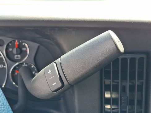 Used 2012 Chevrolet Express 2500 RWD image 15