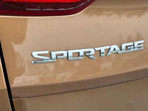 Used 2021 Kia Sportage EX image 17