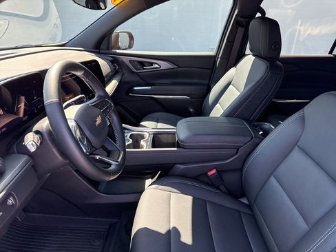 Used 2025 Chevrolet Traverse LT w/ Driver Confidence Package FWD image 22