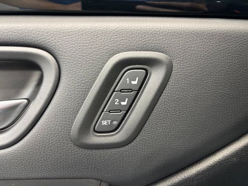 Used 2025 Honda Pilot TrailSport image 29