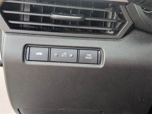 Used 2024 Nissan Altima 2.5 SV image 15