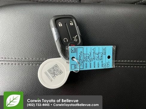 Used 2024 GMC Terrain SLE w/ Driver Convenience Package image 16