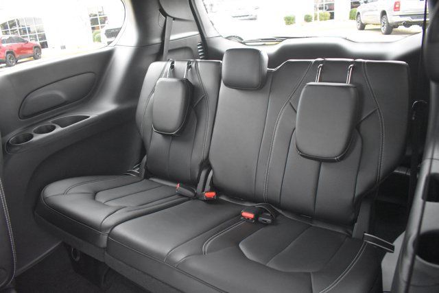 New 2026 Chrysler Pacifica Select FWD image 16