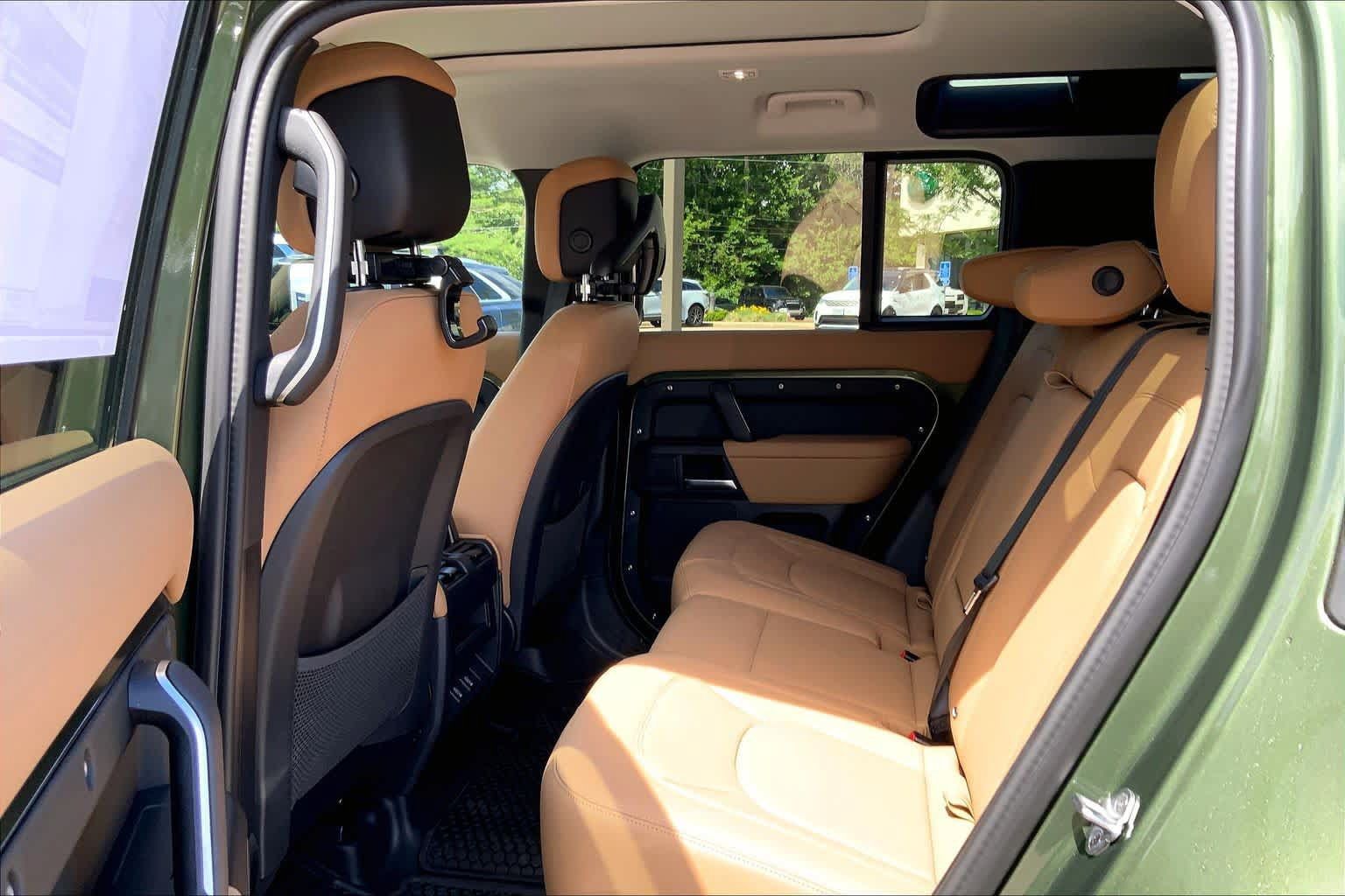 New 2026 Land Rover Defender 110 X-Dynamic SE AWD/4WD image 14
