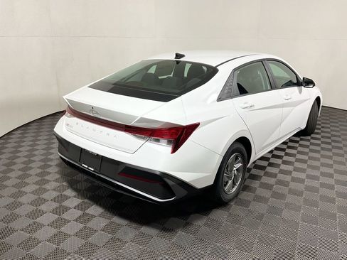 New 2026 Hyundai Elantra SE FWD image 17