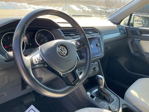Used 2019 Volkswagen Tiguan SE w/ Panoramic Sunroof Package image 18