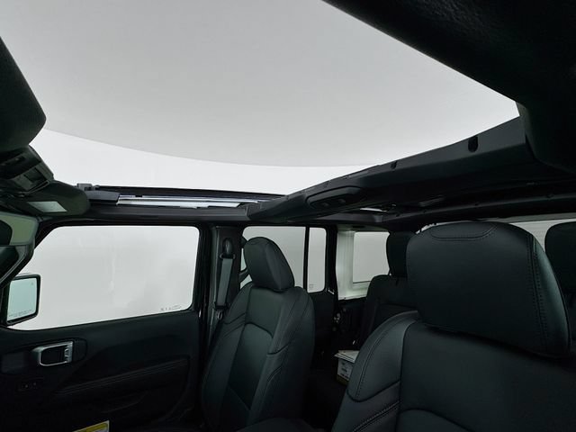 New 2026 Jeep Wrangler Unlimited Sahara AWD/4WD image 25
