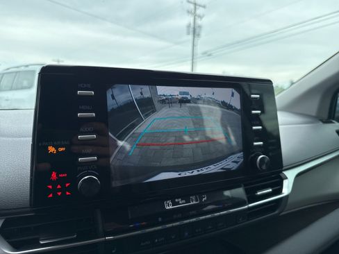Used 2023 Toyota Sienna XLE image 24