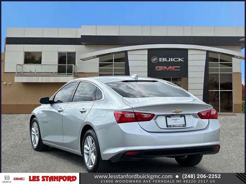 Used 2017 Chevrolet Malibu LT FWD image 4