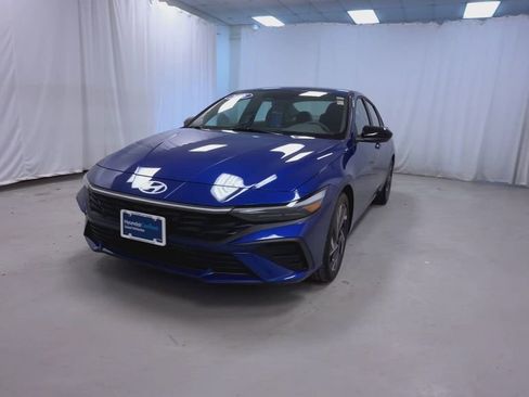 Used 2025 Hyundai Elantra Sport image 3