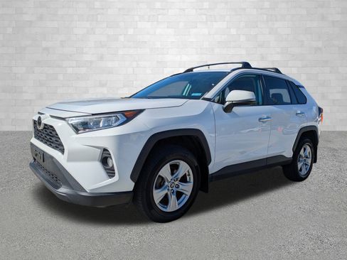 Used 2019 Toyota RAV4 XLE w/ Convenience Package image 5