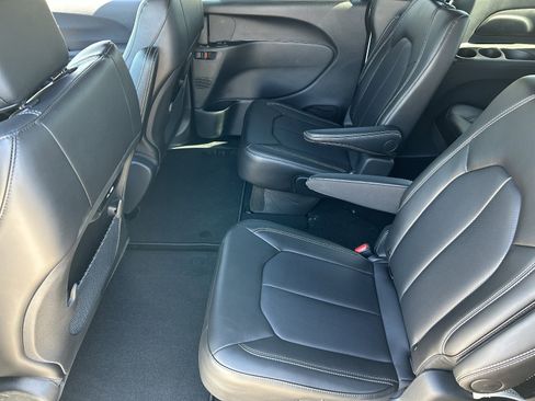 New 2026 Chrysler Pacifica Select image 15