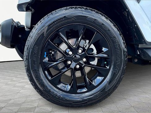 Used 2022 Jeep Wrangler Unlimited Sahara w/ Cold Weather Group image 9