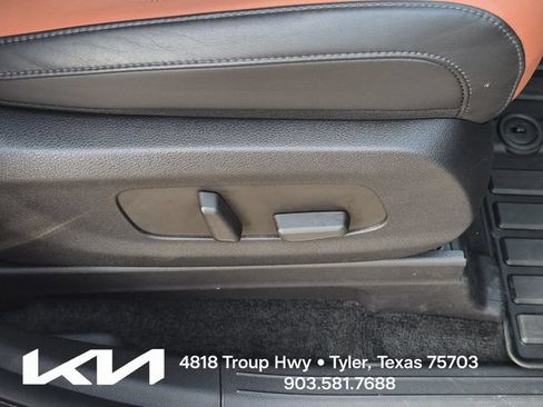 Certified 2025 Kia Carnival EX FWD image 14