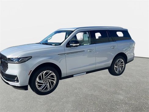 New 2025 Lincoln Navigator Reserve image 5