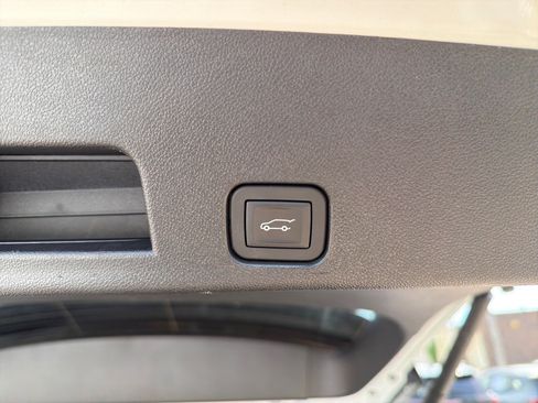Used 2025 GMC Acadia Elevation FWD image 12