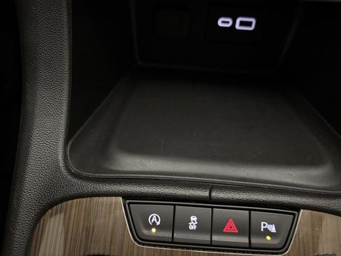 Used 2023 GMC Acadia SLE image 51