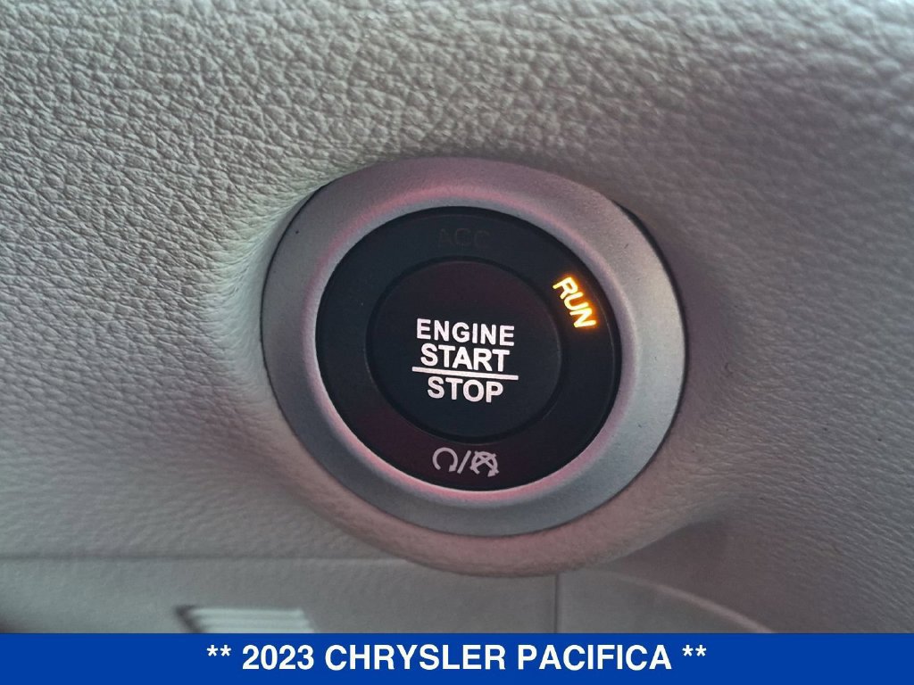 Used 2023 Chrysler Pacifica Limited FWD image 28