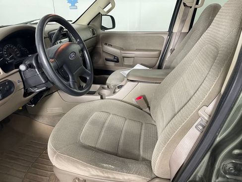 Used 2002 Ford Explorer XLT AWD/4WD image 2