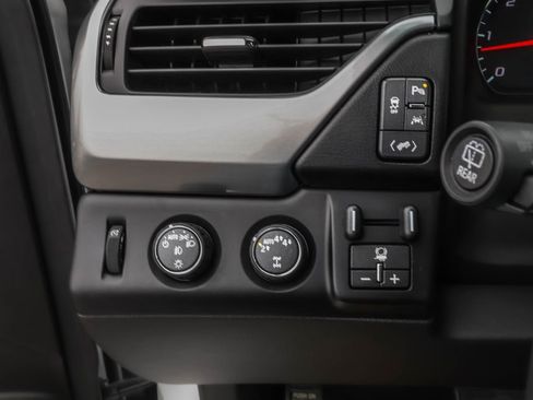 Used 2018 Chevrolet Tahoe LT w/ LT Signature Package image 16