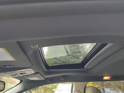 Used 2021 Toyota Sienna XLE image 6