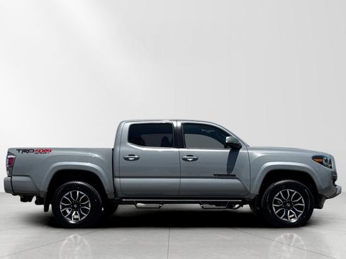 Used 2021 Toyota Tacoma TRD Sport w/ TRD Premium Sport Package AWD/4WD image 4