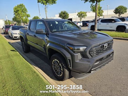 Used 2025 Toyota Tacoma TRD Sport AWD/4WD image 3