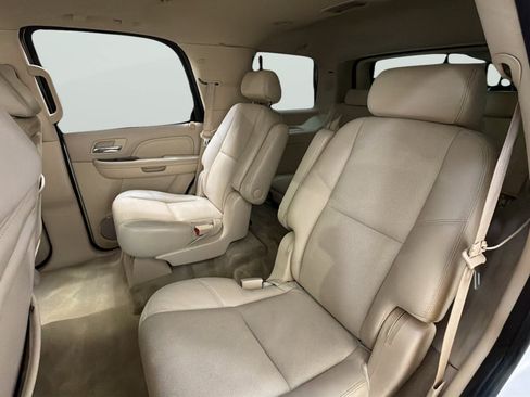 Used 2007 Cadillac Escalade AWD w/ Climate Package image 37