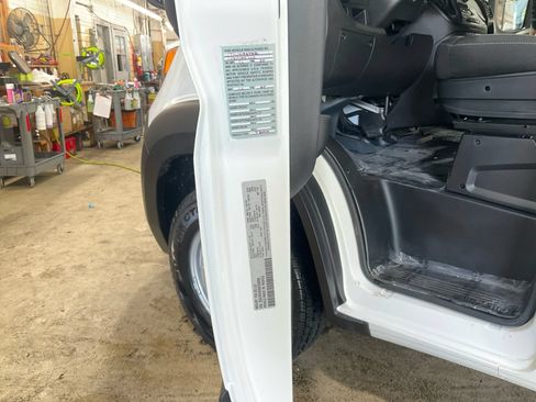 Used 2025 RAM ProMaster 2500 w/ Safety Group FWD image 18