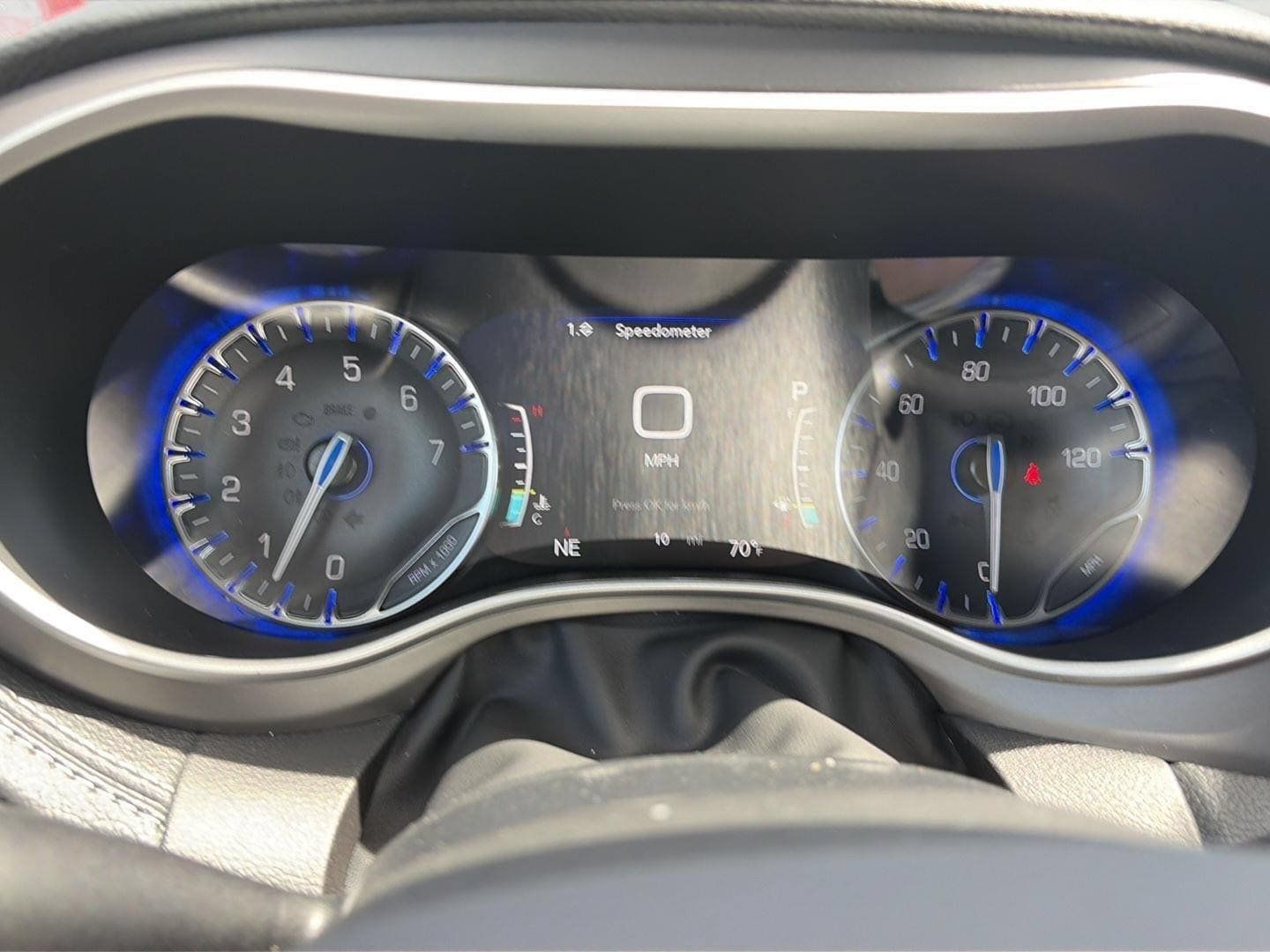 New 2027 Chrysler Pacifica Select AWD/4WD image 11