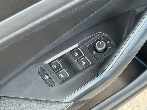 Used 2024 Volkswagen Jetta SE FWD image 10