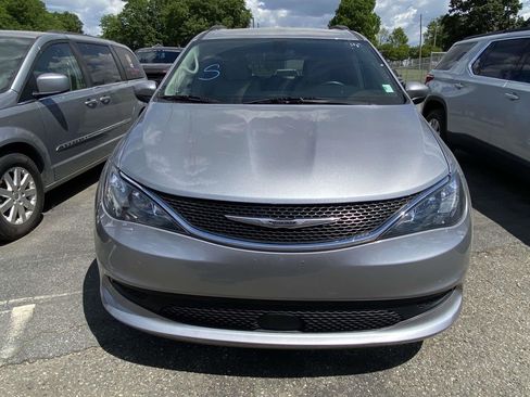 Used 2021 Chrysler Voyager Lxi image 2