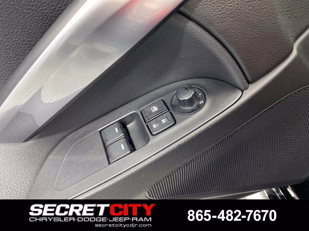 Used 2019 FIAT 124 Spider Abarth w/ Navigation & Sound Group RWD image 14
