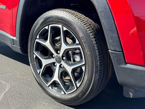 Used 2025 Jeep Compass Limited image 21