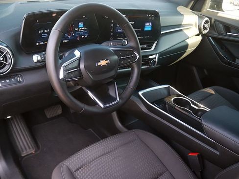 Used 2025 Chevrolet Equinox LT AWD/4WD image 12