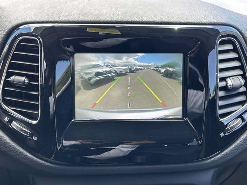 Used 2019 Jeep Compass Latitude FWD image 20