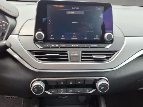 Used 2024 Nissan Altima 2.5 SR FWD image 17