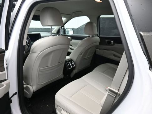 Used 2023 Kia Sorento S image 14
