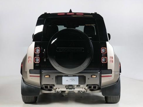 Used 2025 Land Rover Defender 110 AWD/4WD image 7