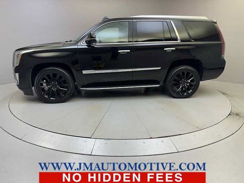 Used 2017 Cadillac Escalade Luxury AWD/4WD image 2