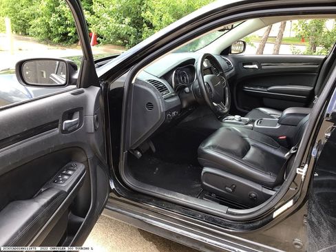 Used 2022 Chrysler 300 Touring L image 10