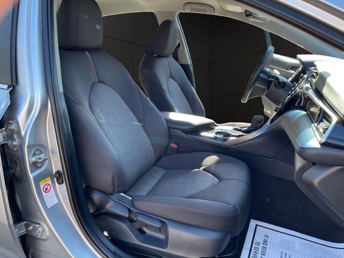 Used 2018 Toyota Camry LE w/ Convenience Package FWD image 16