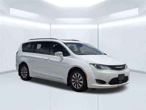 Used 2020 Chrysler Pacifica Limited w/ Advanced Safetytec Group FWD image 10