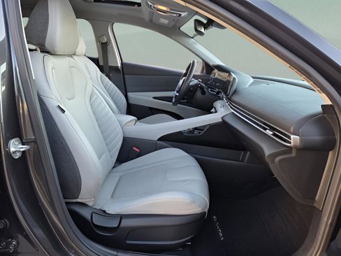 Used 2023 Hyundai Elantra Limited image 21