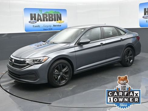 Used 2024 Volkswagen Jetta SE FWD image 1