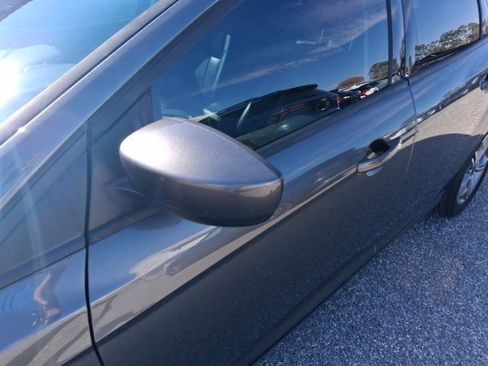 Used 2018 Ford Focus SE w/ SE Appearance Package image 3