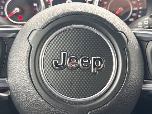 Used 2022 Jeep Wrangler Unlimited Rubicon w/ Xtreme Recon 35" Tire Package AWD/4WD image 27