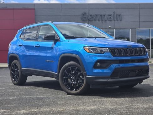 Used 2025 Jeep Compass Latitude w/ Altitude Special Edition AWD/4WD image 2