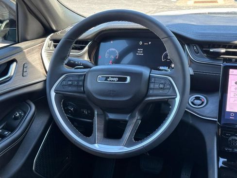 Used 2024 Jeep Grand Cherokee Limited w/ Black Appearance Package AWD/4WD image 12